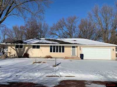 15 W Higbie Ave Minnesota Lake, MN 56068