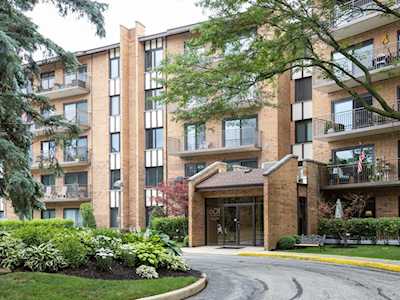 601 Lake Hinsdale Dr #108 Willowbrook, IL 60527