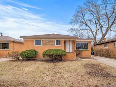 23260 Avon Rd Oak Park, MI 48237