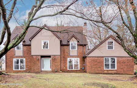 7122 Green Spring Dr Louisville, KY 40241