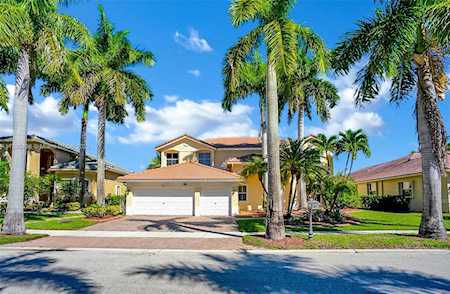 962 Marina Dr Weston, FL 33327