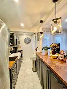 2 Wyndover Woods Lane #13 White Plains, NY 10603