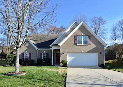 6520 Fieldstone Manor Dr Matthews, NC 28105