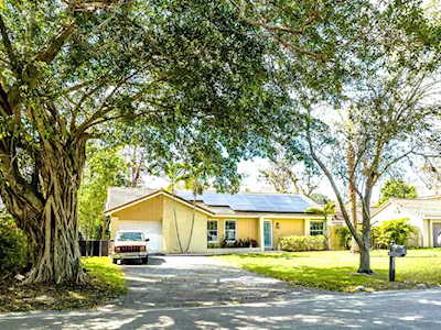 8992 Shadow Wood Boulevard Coral Springs, FL 33071
