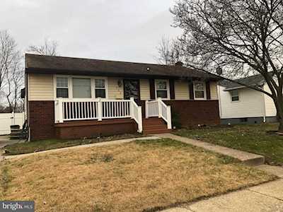 753 Devenney Dr Bellmawr, NJ 08031