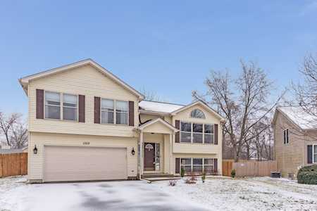 1302 Fox Meadow Ct St. Charles, IL 60174