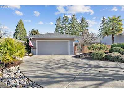 7220 SW Lake Bluff CT Wilsonville, OR 97070