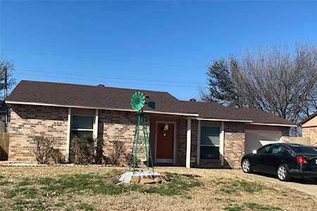 2704 Kristinwood Drive Arlington, TX 76014