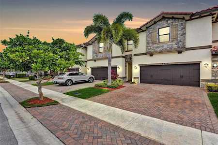 8436 Lake Majesty Ln Parkland, FL 33076