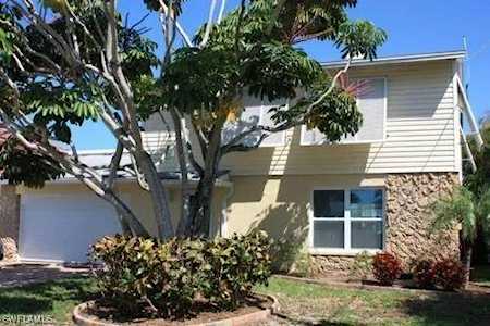 215 Albatross St Fort Myers Beach, FL 33931