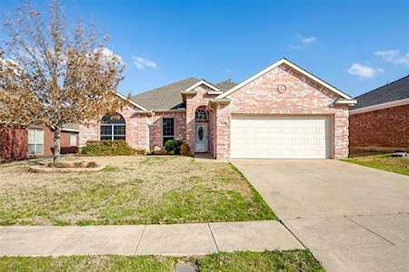 8017 Peregrine Trail Arlington, TX 76001