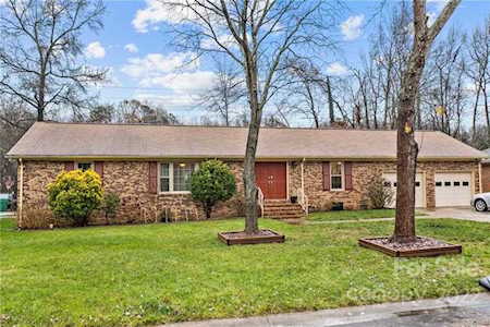 4823 Prestwick Ln Charlotte, NC 28212