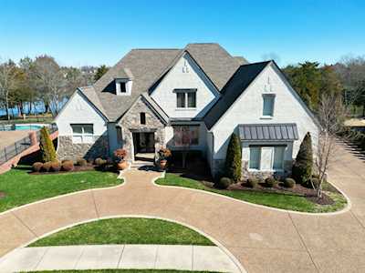 1074 Albatross Way Gallatin, TN 37066