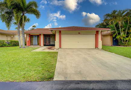 14 Fawlkland Circle Boynton Beach, FL 33426