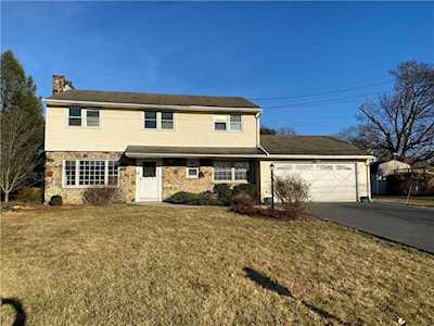 42 Old Orchard Dr Easton, PA 18045