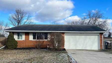 38313 Saint Joe Dr Westland, MI 48186
