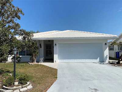 709 Hickory Ln Bradenton, FL 34208