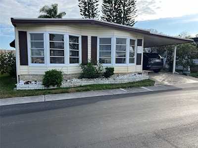 45 Royal Palm CIRCLE Largo, FL 33778