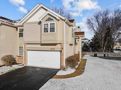 1919 Tamahawk Ln Naperville, IL 60564
