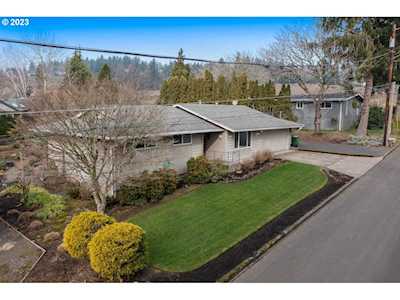 276 NW Ione ST Dundee, OR 97115