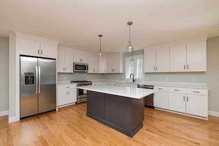 17 Diane Ln Sandown, NH 03873
