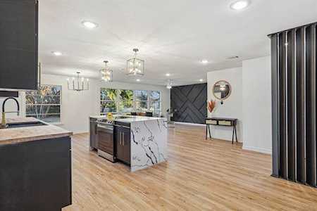 1105 W Lovers Lane Arlington, TX 76013