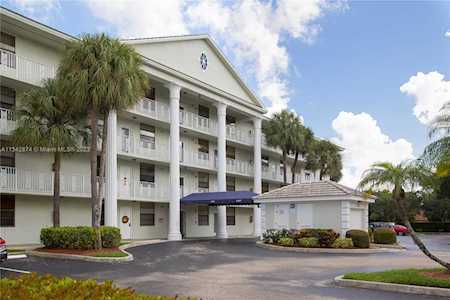 1703 Whitehall Dr #204 Davie, FL 33324