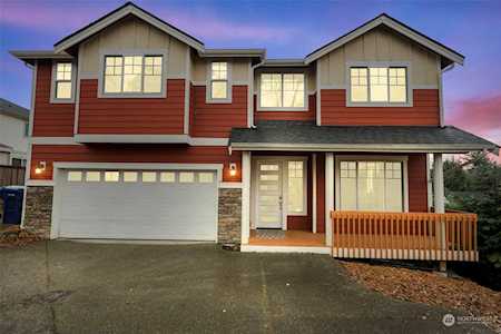 1916 NE 24th St Renton, WA 98056
