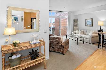 170 Harbor Square Loop NE #A301 Bainbridge Island, WA 98110