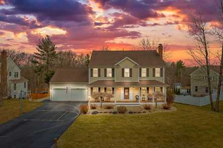 292 Whippoorwill Dr Raynham, MA 02767