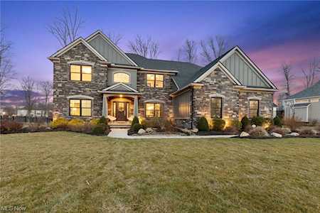 1697 Bur Oak Dr Westlake, OH 44145