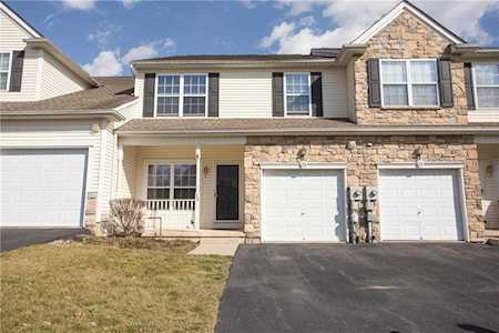 29 Willow Dr Easton, PA 18045