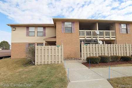 61164 Greenwood Dr South Lyon, MI 48178