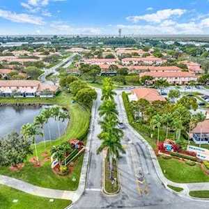 733 NW 208th Ter Pembroke Pines, FL 33029
