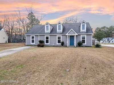 102 E Pebble Court Jacksonville, NC 28546