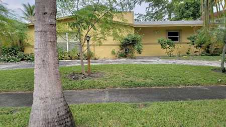 2940 NW 45th Ave Lauderdale Lakes, FL 33313