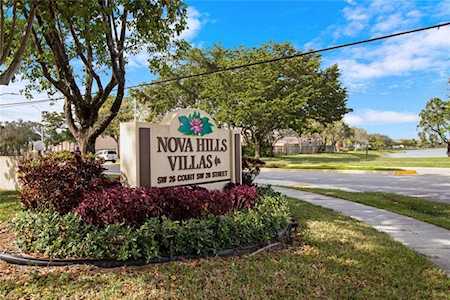 7519 SW 28th St #25 Davie, FL 33314