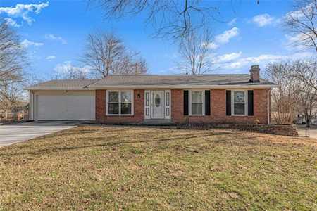 3138 Woodbridge Dr St Charles, MO 63303