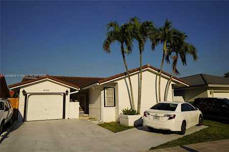 4749 SW 143rd Ave Miami, FL 33175