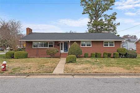 30 Whipple Dr Hampton, VA 23663