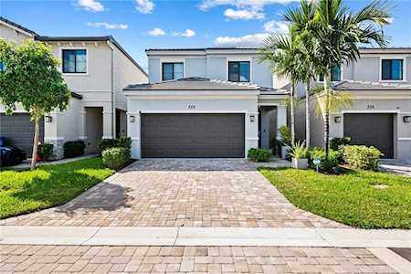 325 NW 33rd Ln Pompano Beach, FL 33069