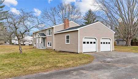 38 Peaceful Ln North Kingstown, RI 02852