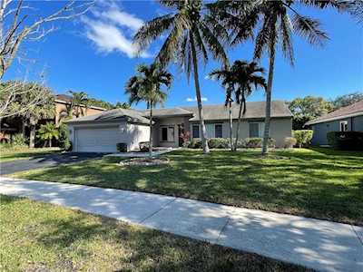 5460 NW 40th Ter Coconut Creek, FL 33073