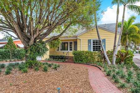 302 N Palmway Lake Worth Beach, FL 33460