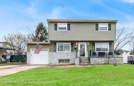 29 Fleetwood Dr Hazlet, NJ 07730