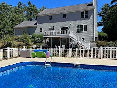 47 Mayflower Ln Rochester, MA 02770