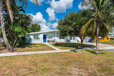 809 S Arnold Avenue Lantana, FL 33462