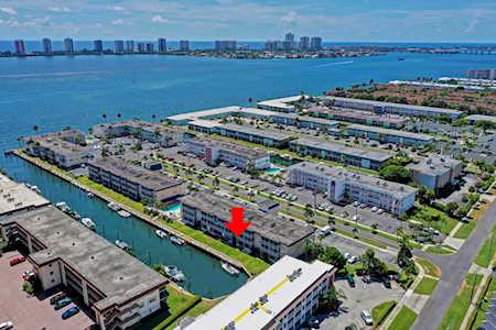 131 Doolen Court #107 North Palm Beach, FL 33408