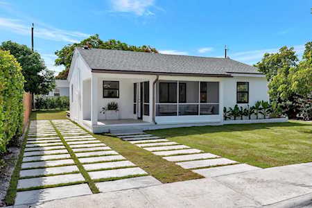 1707 N Lakeside Drive Lake Worth Beach, FL 33460
