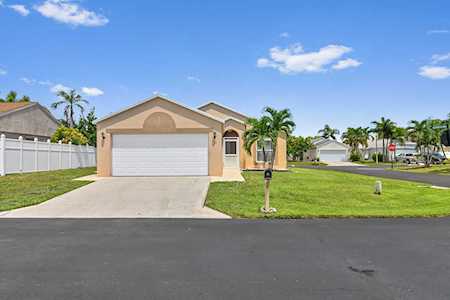 37 Bentwater Circle Boynton Beach, FL 33426